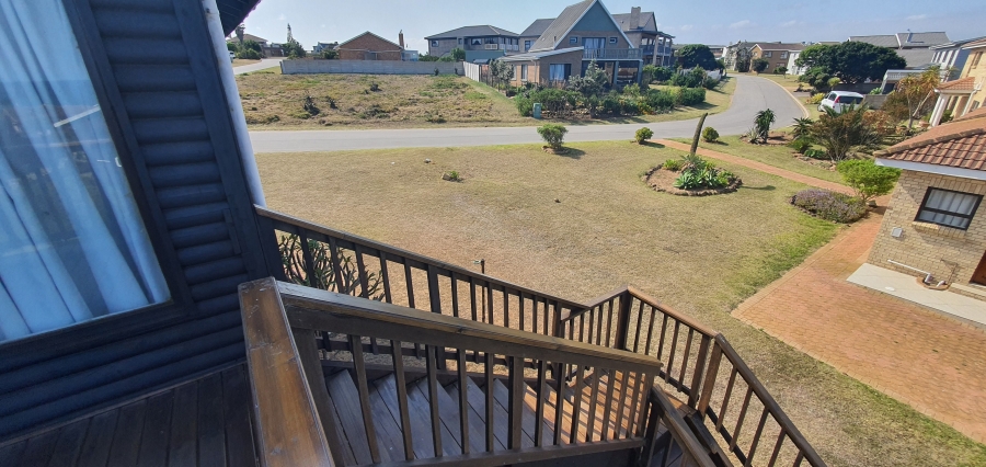 3 Bedroom Property for Sale in Boggomsbaai Western Cape